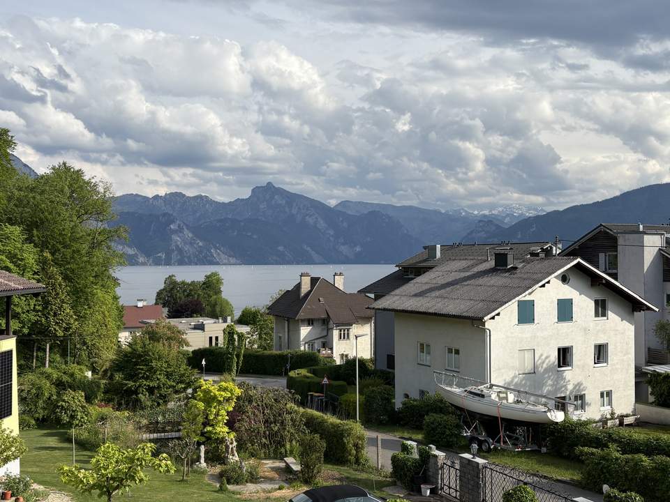 Toller See- u. Gebirgsblick - älteres Einfamilienhaus in zentraler Lage