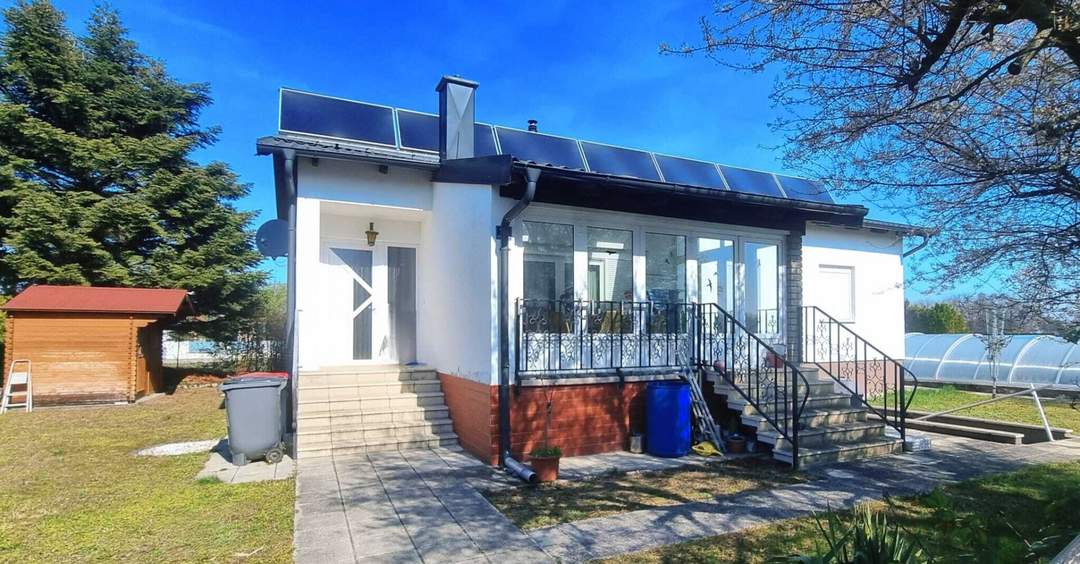 Ihr Traumhaus in Oberhausen: Exklusiver Bungalow mit Pool, Sauna und Wintergarten