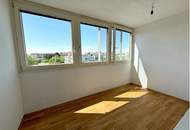 Renovierte zwei Zimmer Wohnung - Loggia - Ausblick
