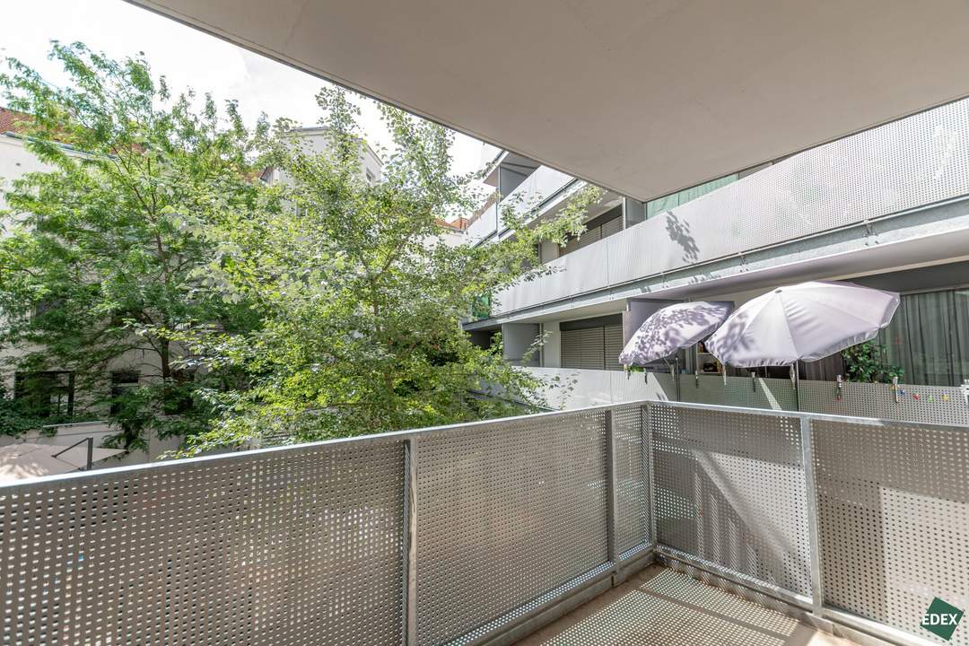 Attractive apartment with a balcony and storage room on the third floor with elevator access near Denglerpark