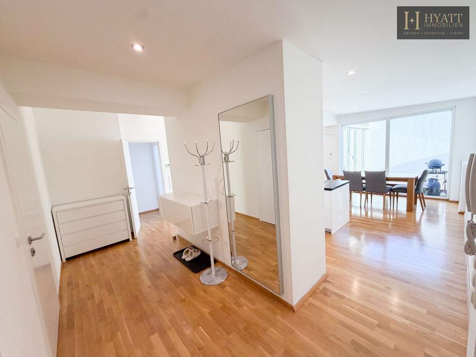 | FÜR SPORTLICHE only!| Elegante Dachgeschosswohnung mit Terrasse, Klimaanlage & Smart-Home | inkl. Stellplatz