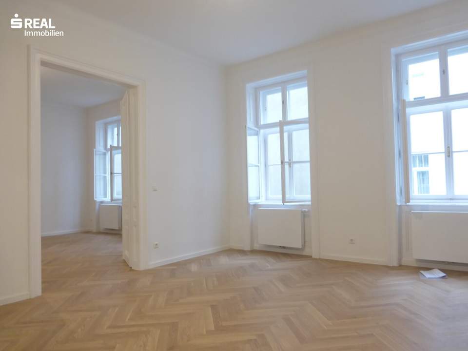 Nahe Stephansplatz - ERSTBEZUG ab 15.1.2026 - erstklassig sanierte Altbauwohnung mit kleiner Loggia im Jahrhundertwendehaus