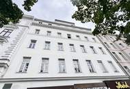 Großzügige Altbauwohnung, frisch ausgemalt, neuwertige Küche, an der Hauptstraße & 1 Zimmer Richtung Hinterhof gelegen, mit guter Raumaufteilung.