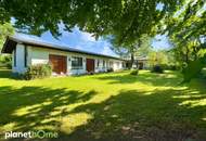 Bungalow mit zwei Wohneinheiten auf rund 1.800 m² großem Grundstück in Seewalchen am Attersee