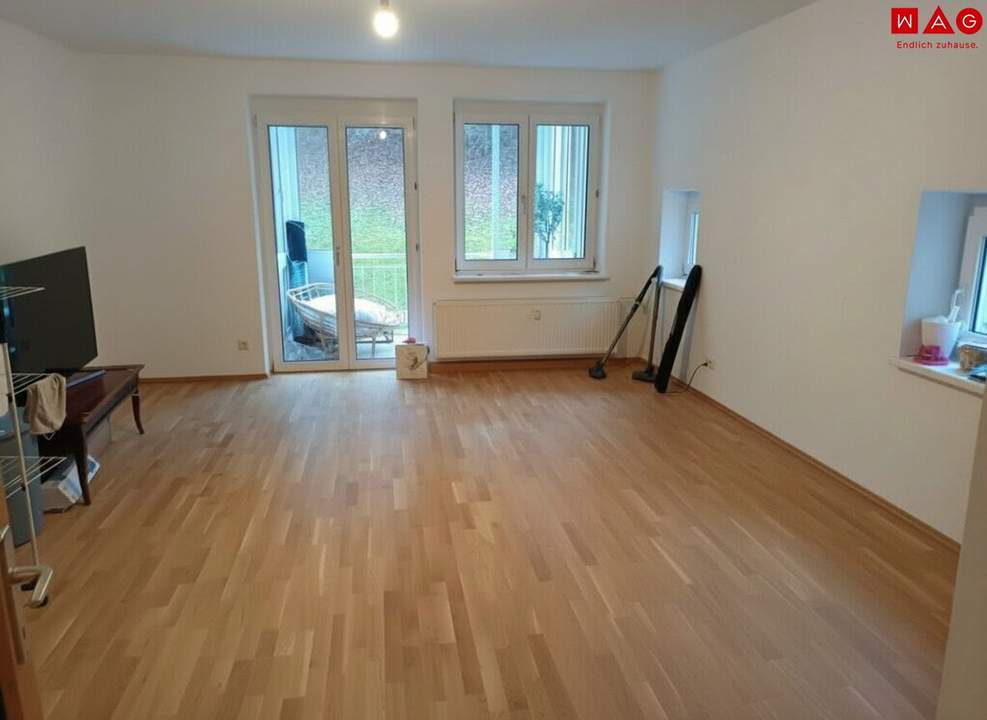 Hier wird hoher Wohnkomfort in ländlicher Gegend geboten! Hell und freundlich mit sonniger Loggia, viel Stauraum und kostenlosem Parkplatz direkt vor der Türe!