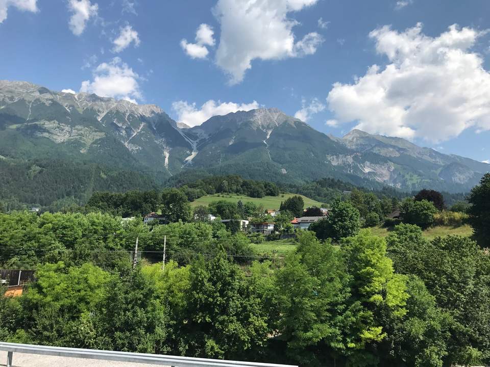 Schöne 2,5 - Zimmer Wohnung in Mühlau mit großer Terrasse und Bergpanorama ab 01.07.2026 verfügbar