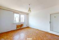 Sanierungsbedürftige 2-Zimmer-Balkon-Wohnung in U1-Nähe