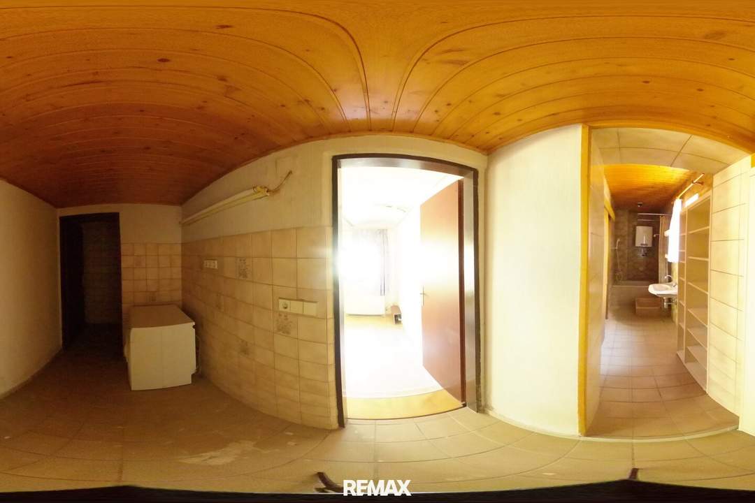 sanierungsbedürftiges Haus mit Brunnen, Scheune und ausreichend Nutzflächen