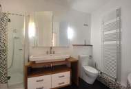 MODERN DESIGNTE MAISONETTE-WOHNUNG MIT EIGENEM WINTERGARTEN