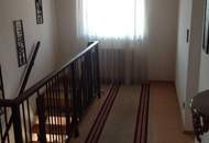 Zweifamilienhaus mit Nebengebäuden – Option: Kauf von 9.937 m² angrenzender landwirtschaftlicher Fläche möglich