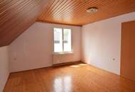 Renovierungsbedürftiges Wohnhaus mit sonnigem Garten