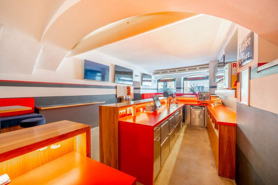 Hotspot Hallein - Voll eingerichtete Sportbar im Herzen Hallein's