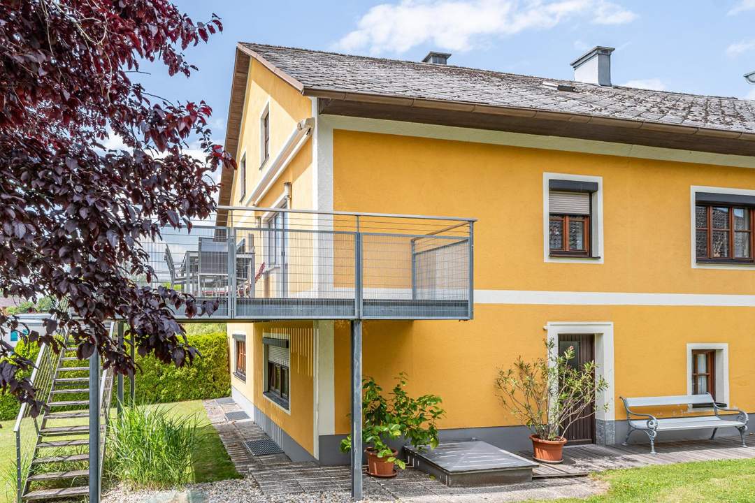 Zweifamilienhaus mit vielseitigem Gewerbebereich &amp; exklusivem Wellnesshaus