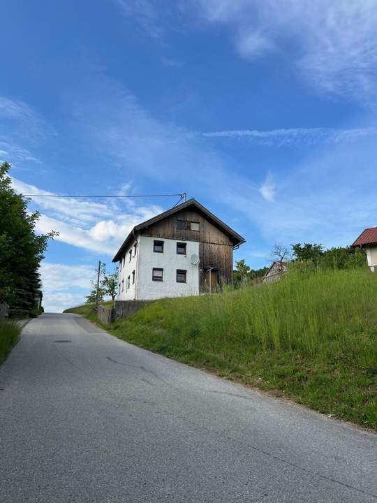 Grundstück mit Altbestand und Traumaussicht in ruhiger Lage