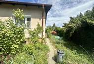 Sanierungsbedürftiges Einfamilienhaus mit großem Entwicklungspotenzial auf großzügigem Grundstück!
