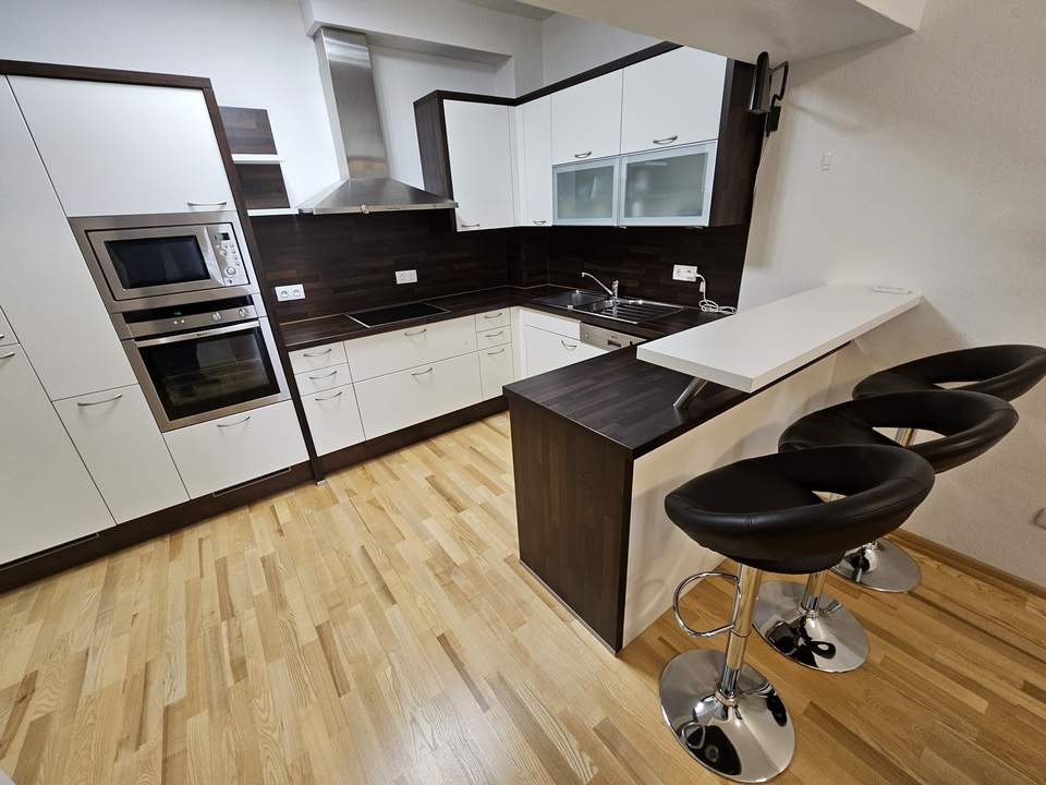 Familienhit! Traumhafte 4 - Zimmer Wohnung mit 63 m² südseitiger Terrasse und Carport