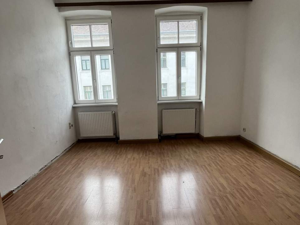 93 m² voller Möglichkeiten: Gestalten Sie Ihr persönliches Altbaujuwel Sanierungsbedürftig