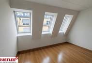 Dachgeschoss-Wohntraum - 3-Zimmer mit Balkon - Nähe Kutschkermarkt
