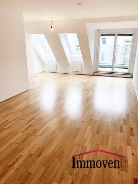 Ruhelage- 4 Zimmer Wohnung im Dachgeschoss mit 2 Terrassen und Klimaanlage