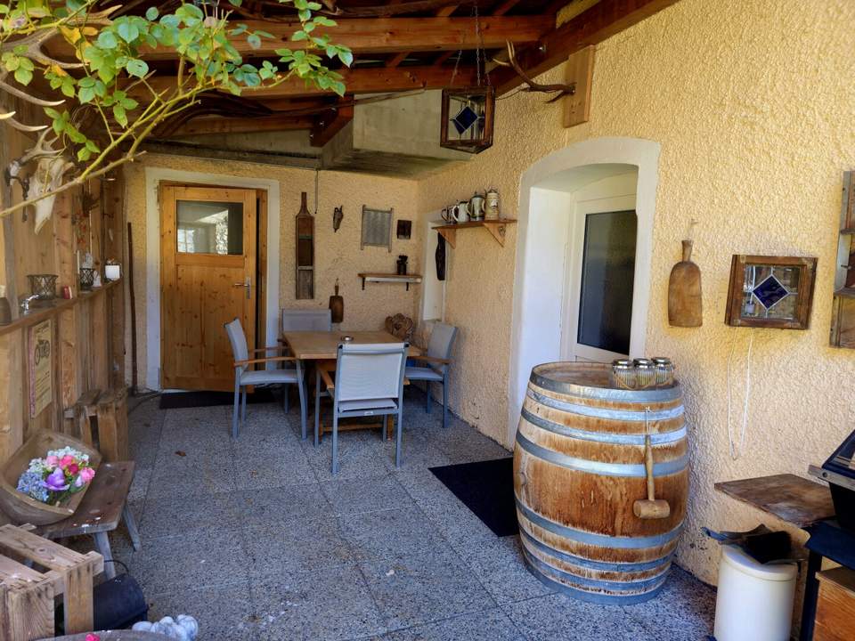 Gepflegtes Landhaus mit insgesamt 5 Wohnungen