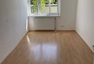 Sofort beziehbare 2-Zimmer-Wohnung im Erdgeschoss – saniert & mit Aufzug und Keller in zentraler Welser Lage!