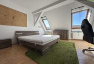Großzügige 3-Zimmer-Wohnung mit Carport in denkmalgeschütztem Altbau