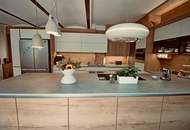 “Edle Historie trifft modernen 5 Sterne Ultra-Luxus - Pool, Sauna, Spielräume, etc!"