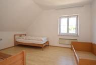 Ein-/Mehrfamilienhaus mit gepflegtem Garten