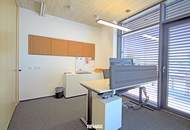 Flexible Büroräume in modernem High-Tech-Neubau