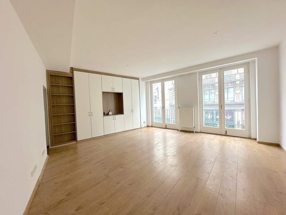 Prime Location in 1. Bezirk - Exclusive Residential or Office Space with Private Terrace - Rent or Purchase