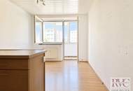 Sehr zentrale Stadtwohnung mit Potenzial – 2 Zimmer, Loggia, Lift und Parkfläche in Salzburg-Lehen.