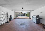 Großzügiges Familiendomizil mit uneinsehbarem Garten, Hallenbad, Sauna und Garage für 2 PKW
