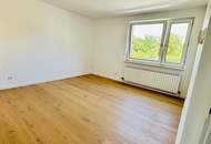 Hochwertig sanierte 2-Zimmer-Anlegerwohnung mit 9 m² Balkon ins Grüne - absolute Ruhelage
