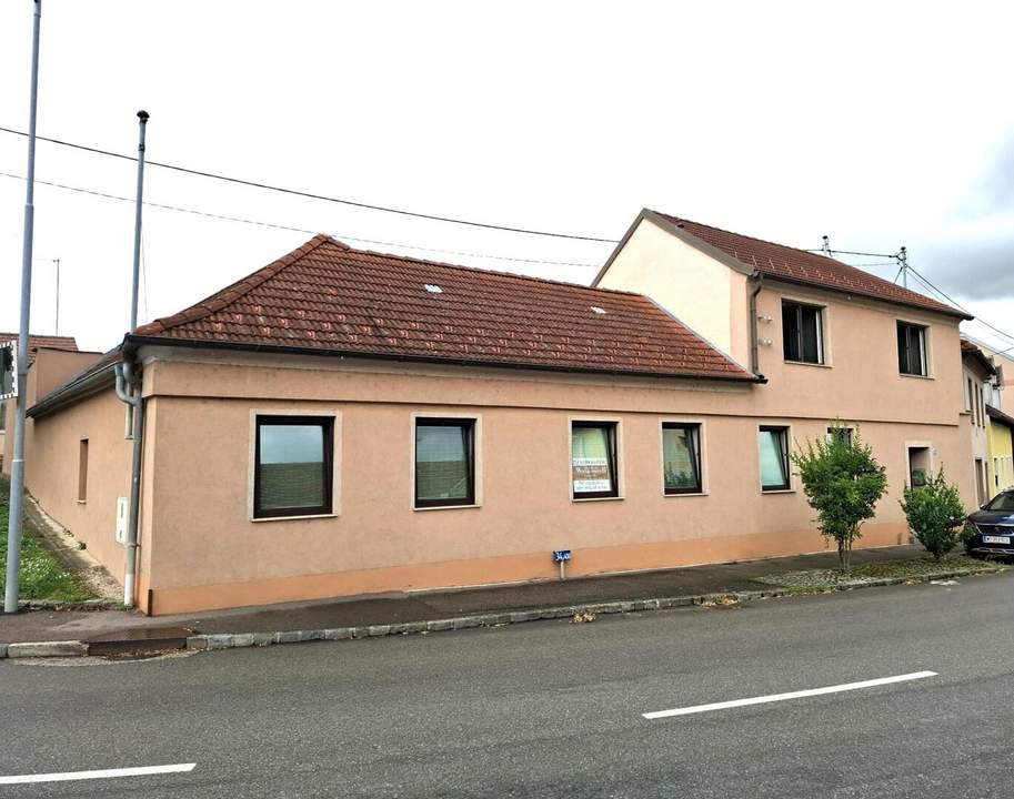 Residieren im Weinviertel! Attraktives Einfamilienhaus mit Innenhof!