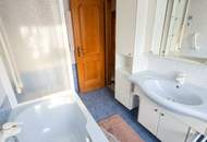 Gepflegtes Einfamilienhaus mit Garten, Balkon, 2 Garagen &amp; vielseitigem Keller in Pulkau