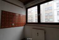 Wohnung mit Loggia und guter Raumaufteilung – ideal für eine umfassende Erneuerung