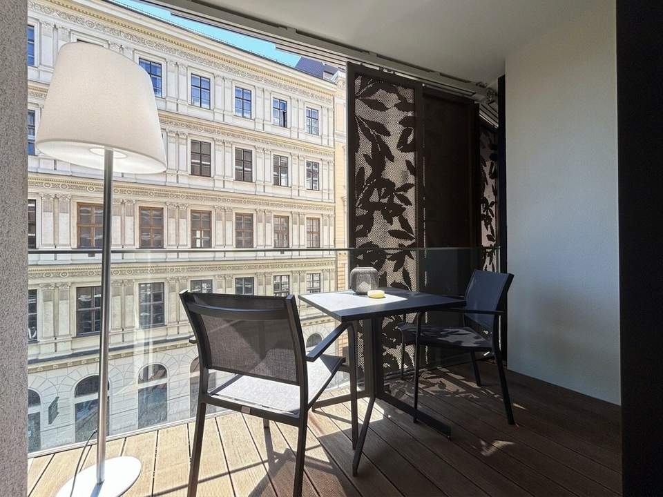 Anlegerwohnung mit USt-Ausweisung im KAYSER | Nähe Donaukanal und Schottentring (U2,U4) | stilvolle Möbel | Loggia