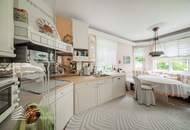 Beeindruckende Villa mit gepflegtem Garten und Pool als Investment
