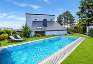 Blickfang mit Privatsphäre! Außergewöhnliches Designerhaus mit viel Raum zur Entfaltung | 9 Zimmer, Edelstahlpool, Sauna, Weinkeller | Vereint Wohnen und Arbeiten | Barrierefrei