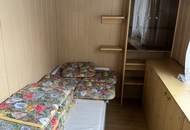 2 stark renovierungsbedürftige Häuser auf einem Grundstück mit schöner Fernsicht zu verkaufen