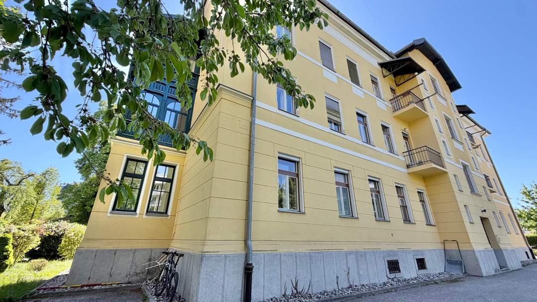 VILLACH-STADT: Charmante Altbauwohnung in stilvoller Villa in zentrumsnaher Lage