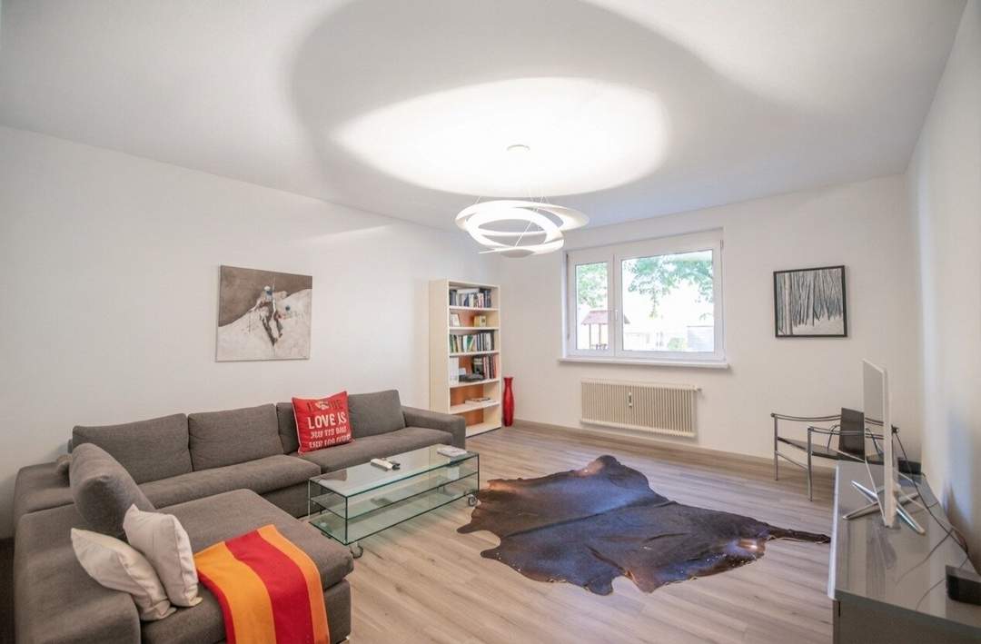Modernisierte 2-Zimmer-Wohnung mit Loggia und Parkplatz