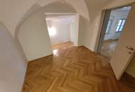 Charmante 2-Zimmer-Altbauwohnung mit Balkon in zentraler Lage