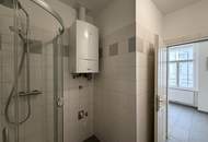 Kleine Wohnung mit Blick in den Innenhof // Tiny Apartment with view in the inner court yard //