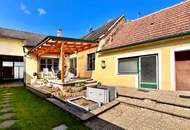 Ehemaliges Bauernhaus mit Nebengebäuden