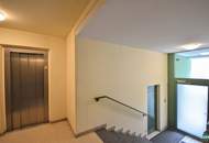 Sanierungsbedürftige Eigentumswohnung mit großzügiger Terrasse