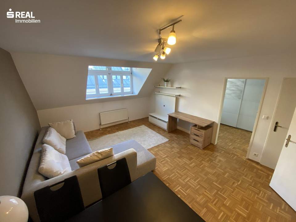 Schlossquadrat, Dachausbau 2 Zimmer, Einbauküche