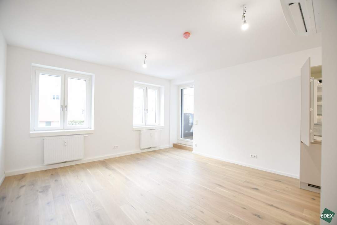 Erstbezug nach Sanierung: Schöne 2 Zimmer-Wohnung mit Loggia und Top-Anbindung