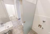 2-Zimmer-Wohnung mit großzügiger Loggia in saniertem Altbau
