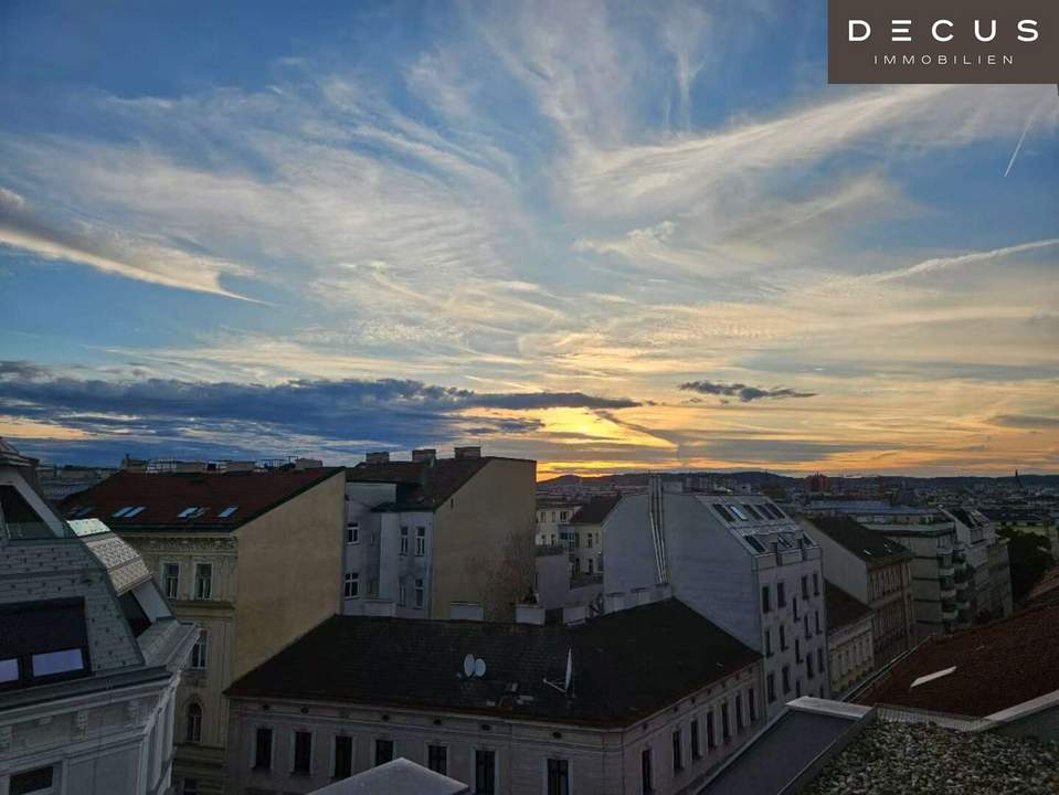 SONNENUNTERGANG UND URLAUBSGEFÜHL MITTEN IN DER STADT